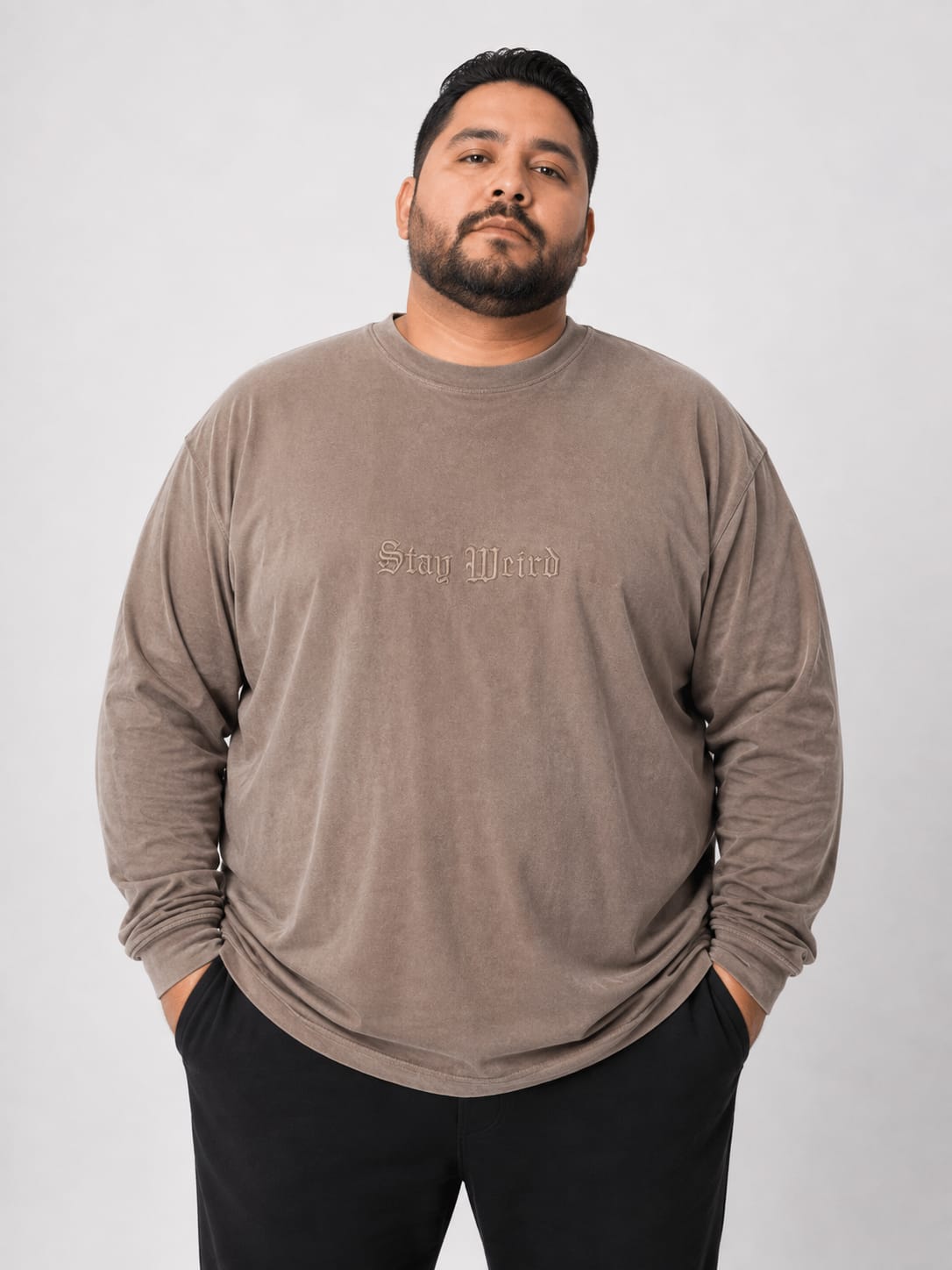 Playera Manga Larga Oversize “Stay Weird” para Hombre | Tallas Grandes Dubrovnik