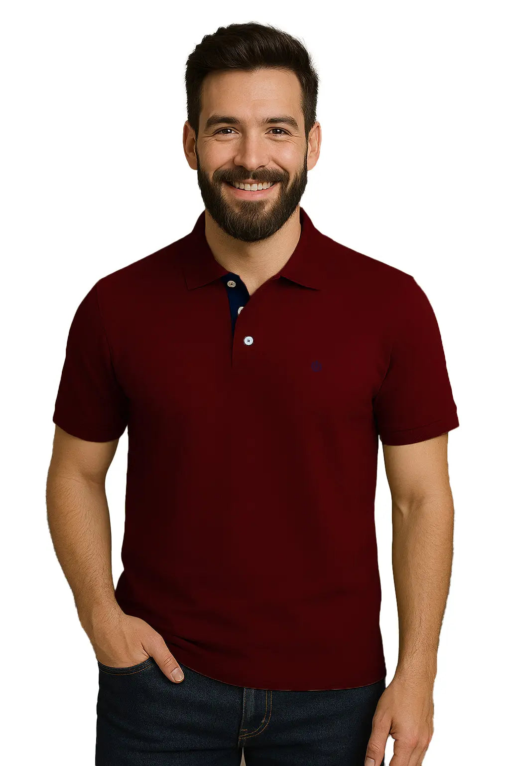 Hombre con barba sonriendo con un polo de manga corta en color guinda profundo, con contraste azul marino en la carterita interna del cuello y escudo bordado, de la marca Dubrovnik